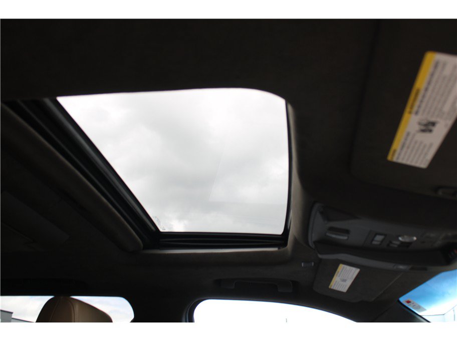 Used 2018 Cadillac Escalade Platinum AWD/4WD image 12