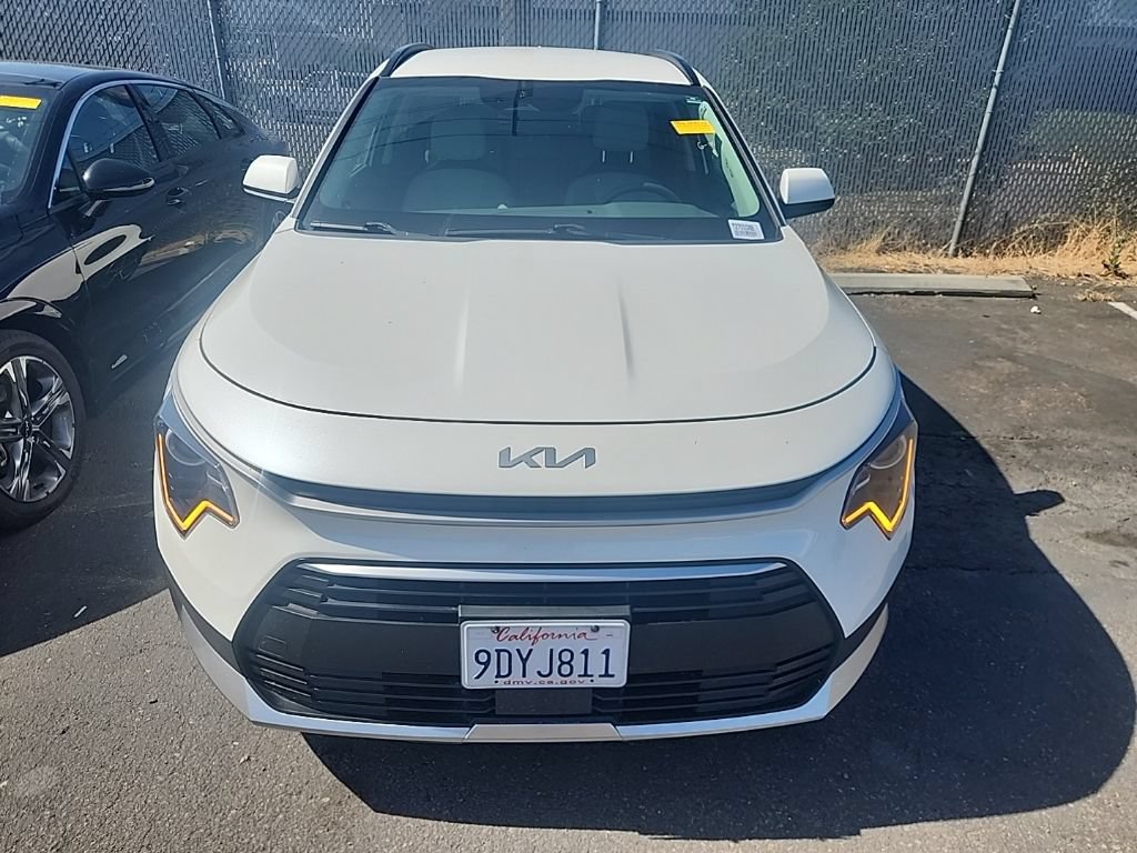 Certified 2023 Kia Niro EX FWD image 2