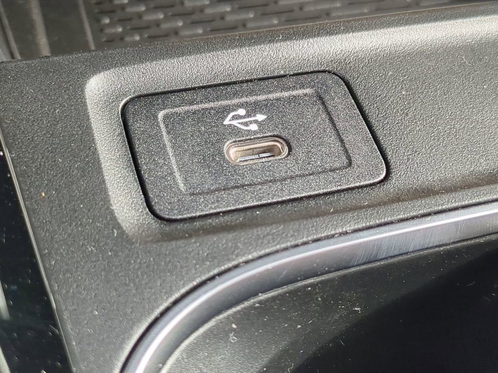 Used 2025 Mercedes-Benz GLA 250 image 9