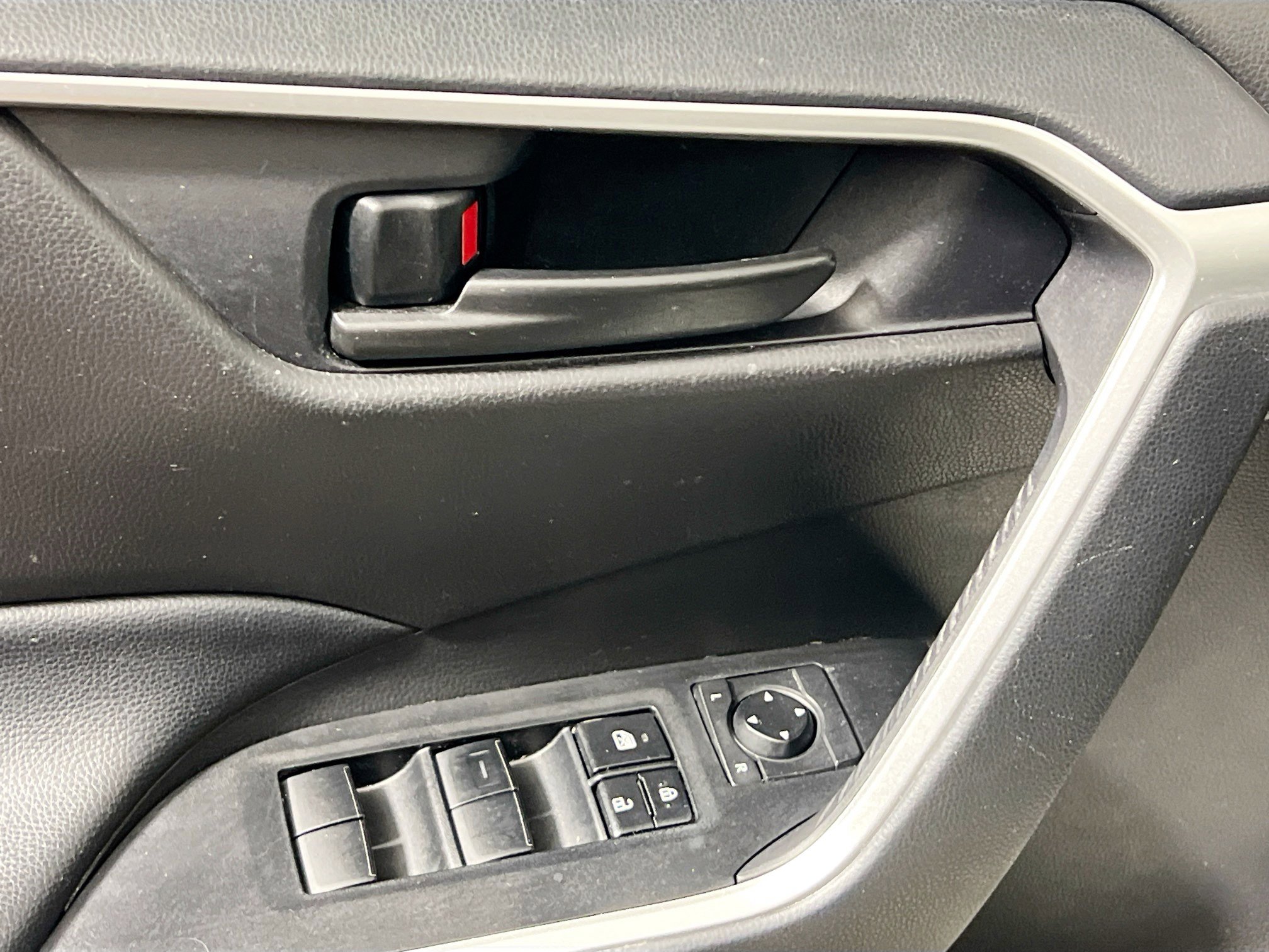 Used 2024 Toyota RAV4 LE FWD image 16