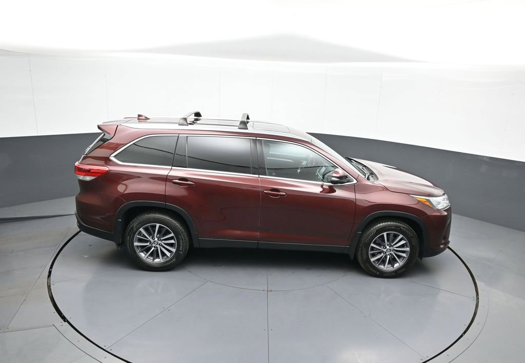 Certified 2019 Toyota Highlander XLE AWD/4WD image 39