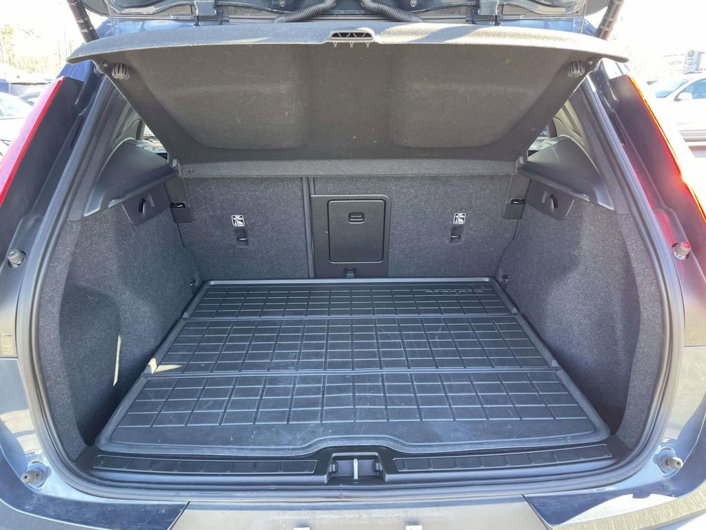 Used 2021 Volvo XC40 T5 Momentum w/ Premium Package image 30