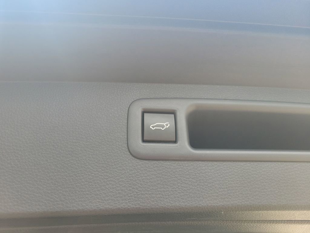 Used 2023 Toyota Highlander XSE FWD image 21