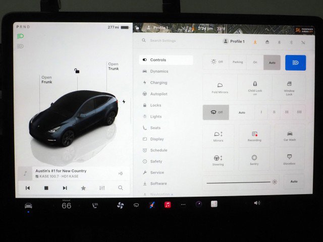 Used 2025 Tesla Model Y AWD image 27