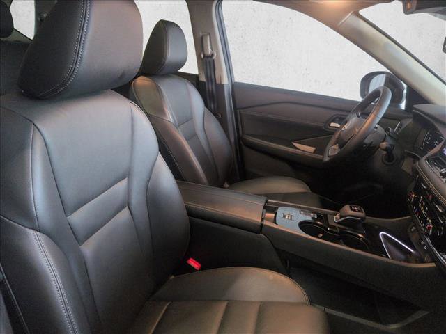 Used 2025 Nissan Rogue SL w/ Tech Package FWD image 22