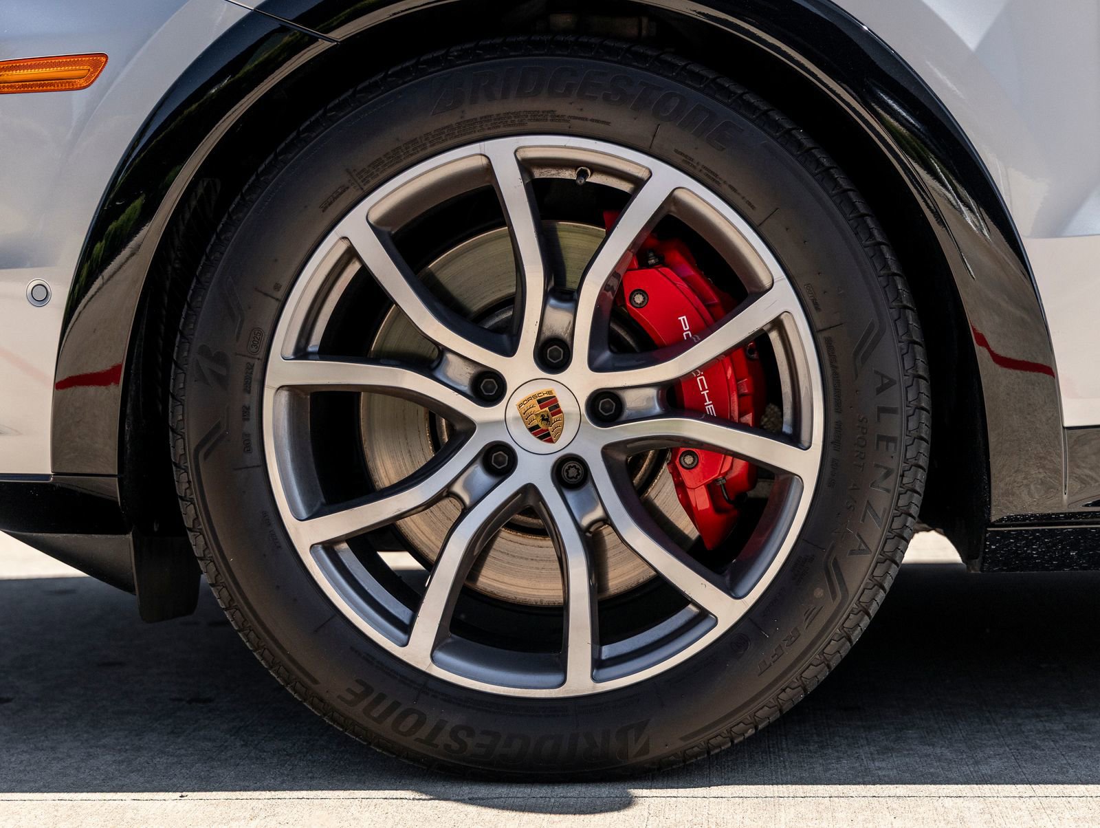 Used 2025 Porsche Cayenne GTS AWD/4WD image 16