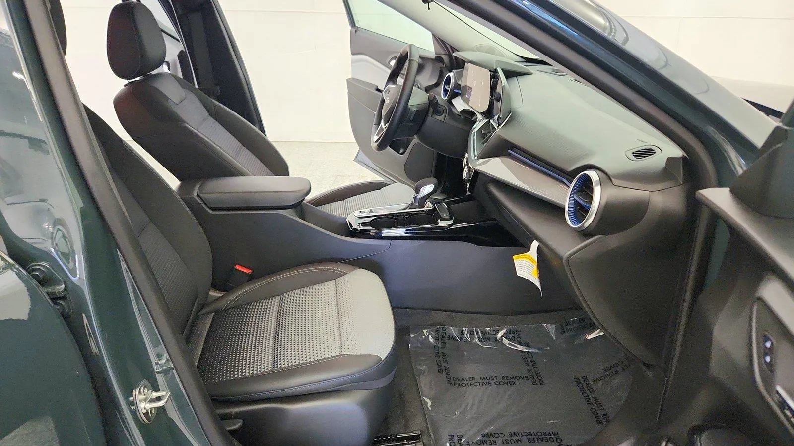 Used 2025 Chevrolet Trax LT w/ Driver Confidence Package FWD image 29