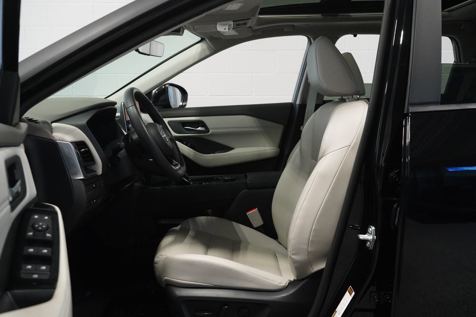 Used 2023 Nissan Rogue SV w/ SV Premium B Package AWD/4WD image 11