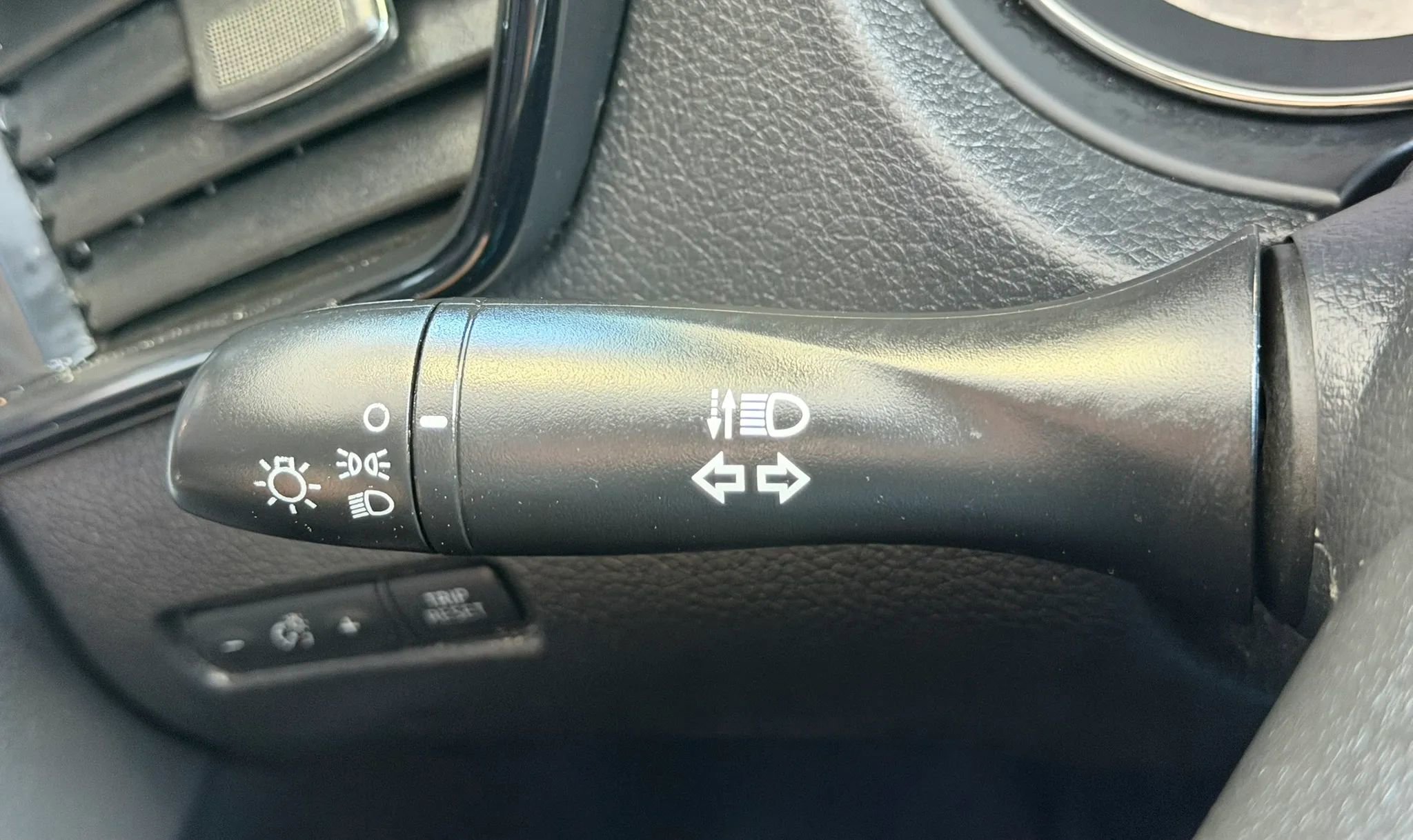 Used 2018 Nissan Rogue S AWD/4WD image 11