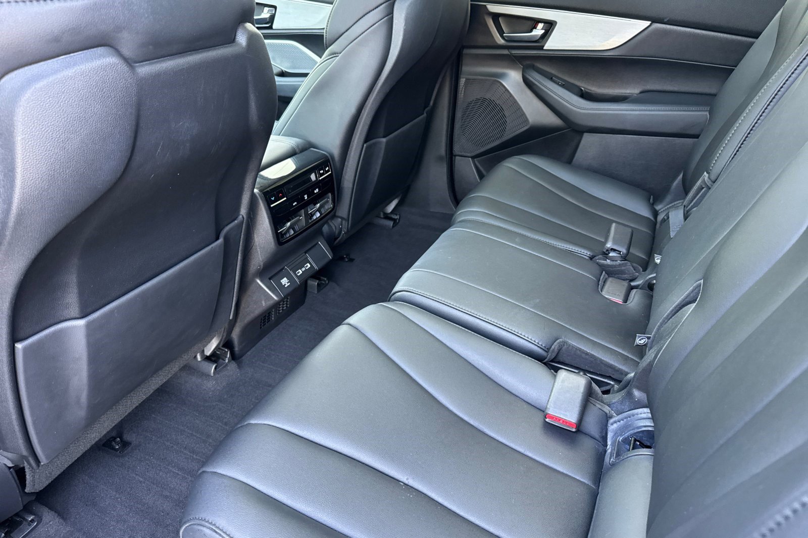 Used 2023 Acura MDX SH-AWD image 25