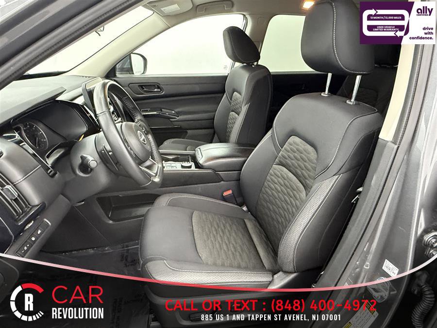 Used 2025 Nissan Pathfinder SV AWD/4WD image 30