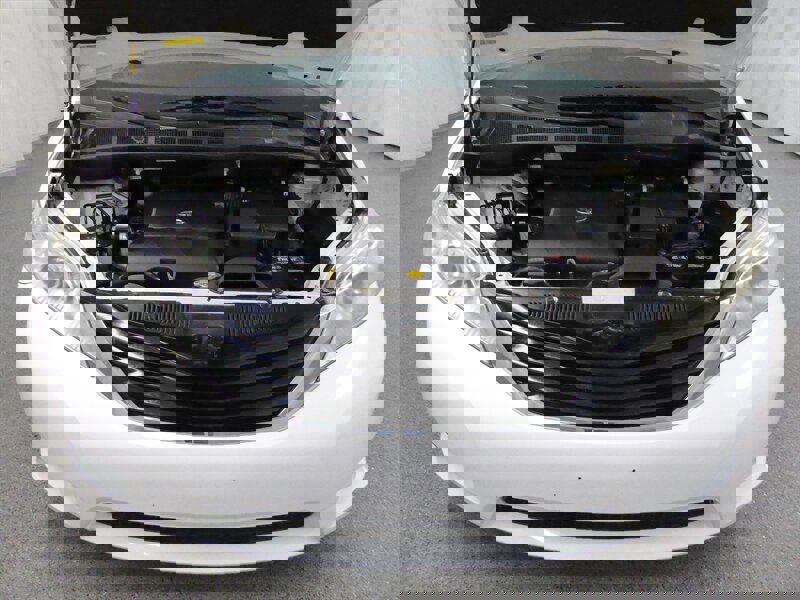 Used 2014 Toyota Sienna LE image 32