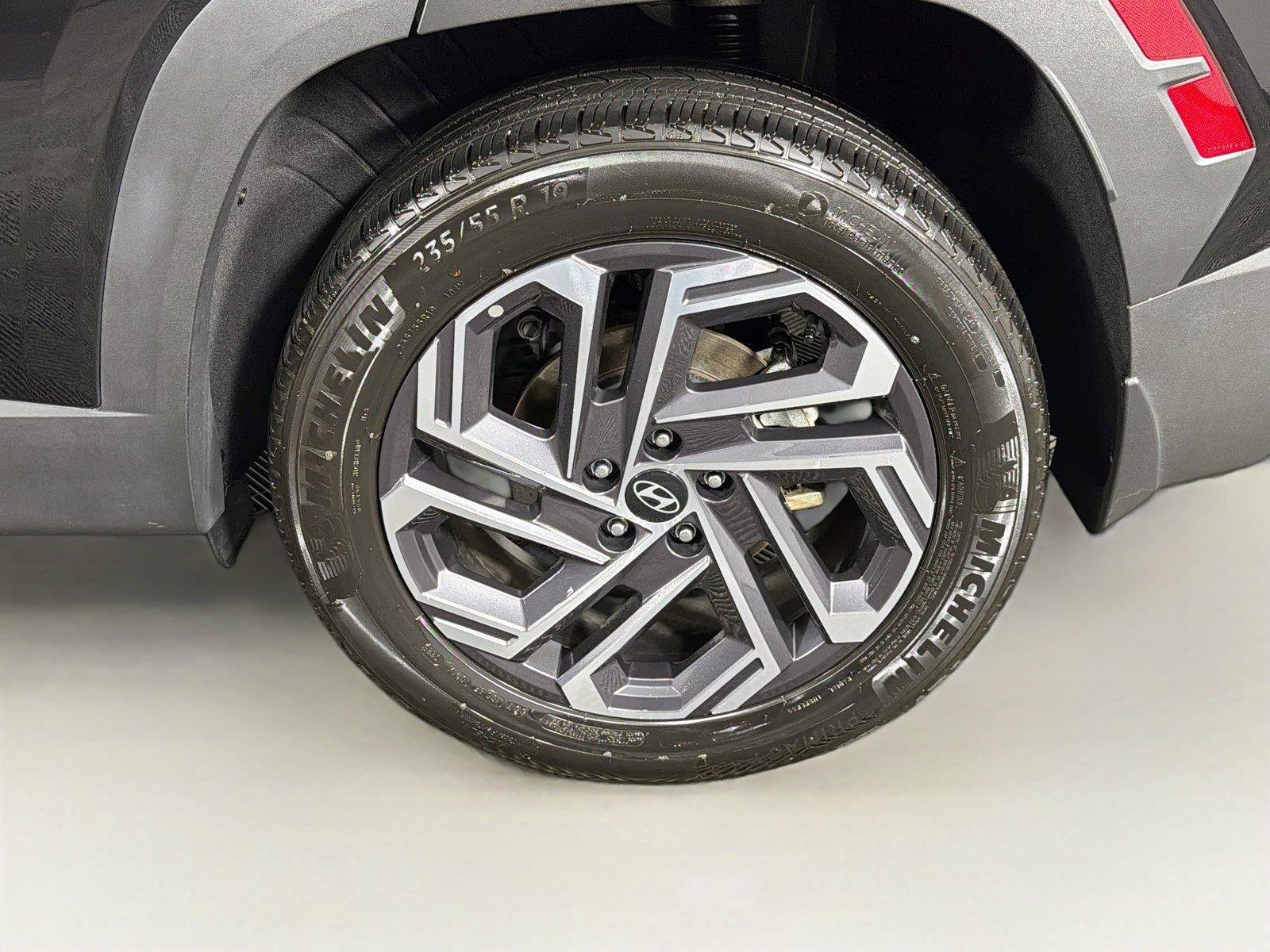 Used 2025 Hyundai Tucson Limited AWD/4WD image 36