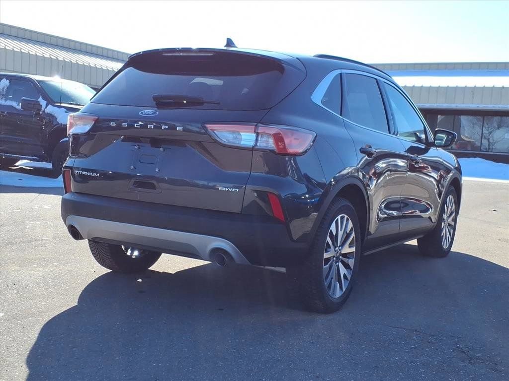 Used 2022 Ford Escape Titanium image 5