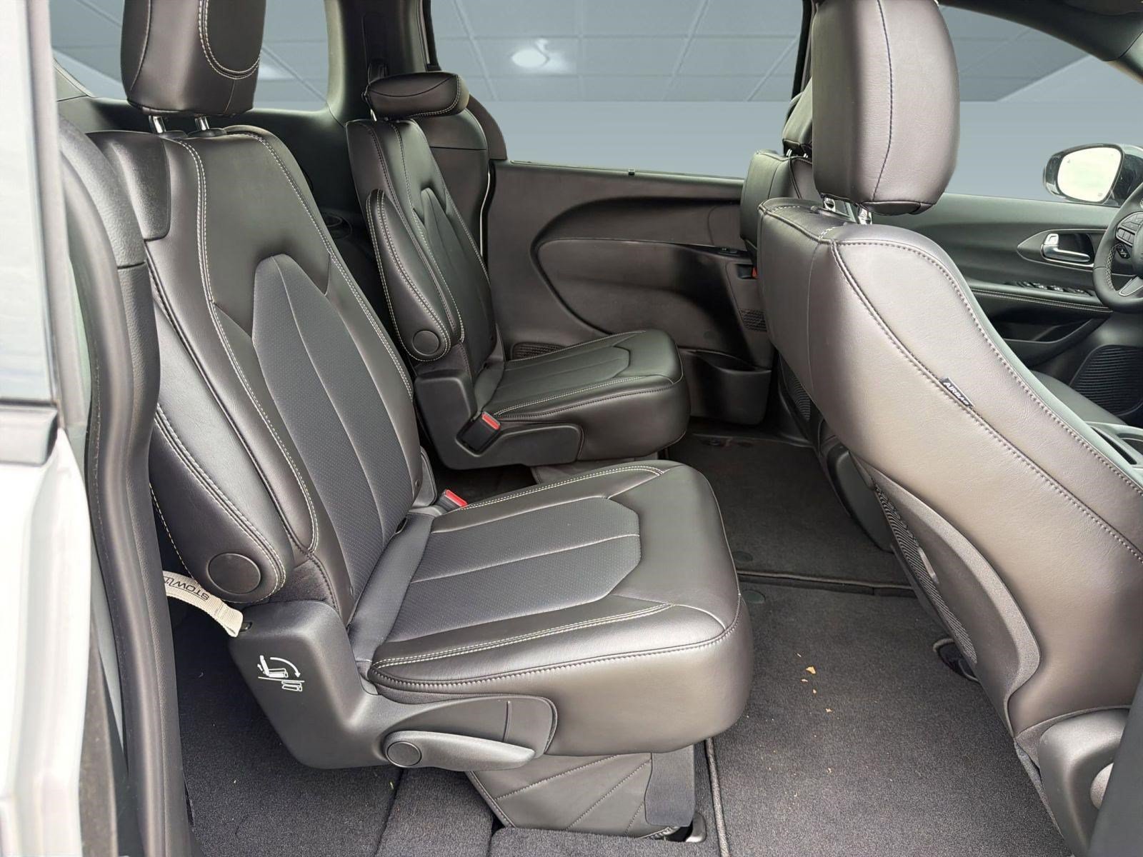 New 2026 Chrysler Pacifica Select w/ S Appearance Package FWD image 28
