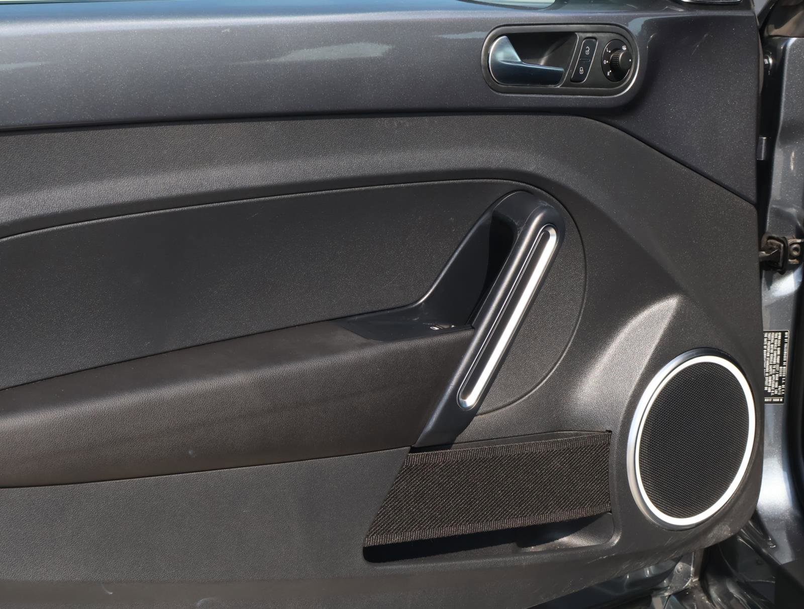 Used 2012 Volkswagen Beetle 2.5 image 11