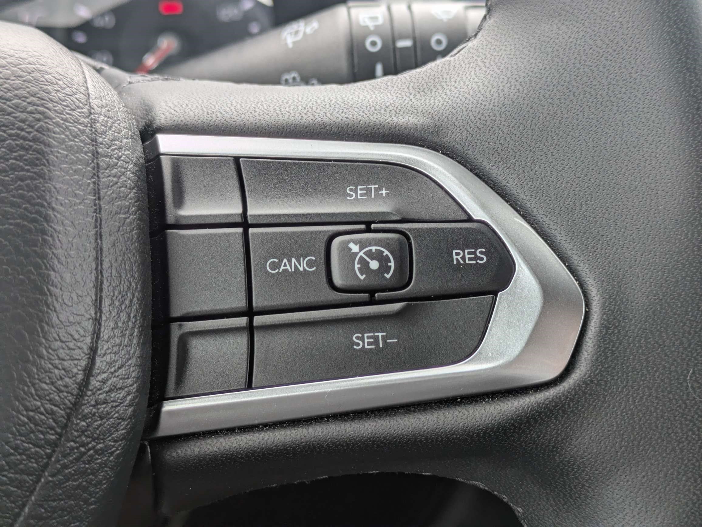 Used 2025 Jeep Compass Latitude AWD/4WD image 24
