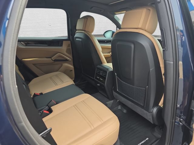Used 2024 Porsche Cayenne AWD/4WD image 11
