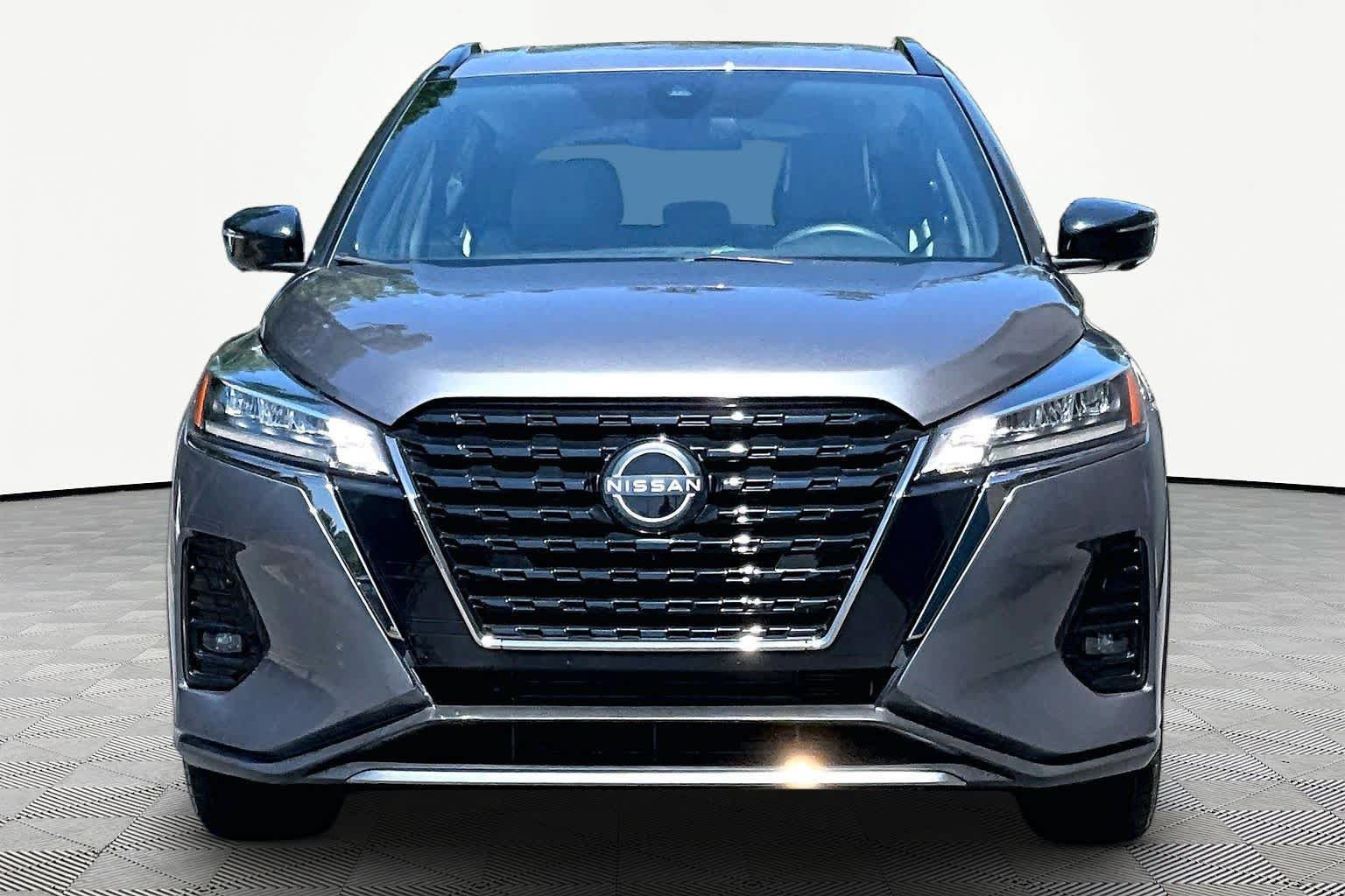 Used 2023 Nissan Kicks SR w/ SR Premium Package FWD image 4