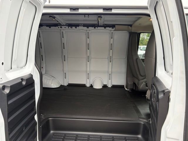New 2026 GMC Savana 2500 w/ Driver Convenience Package RWD image 9