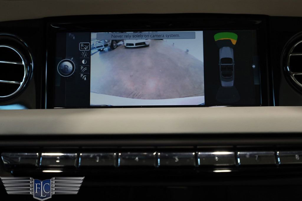 Used 2017 Rolls-Royce Phantom Drophead Coupe image 38