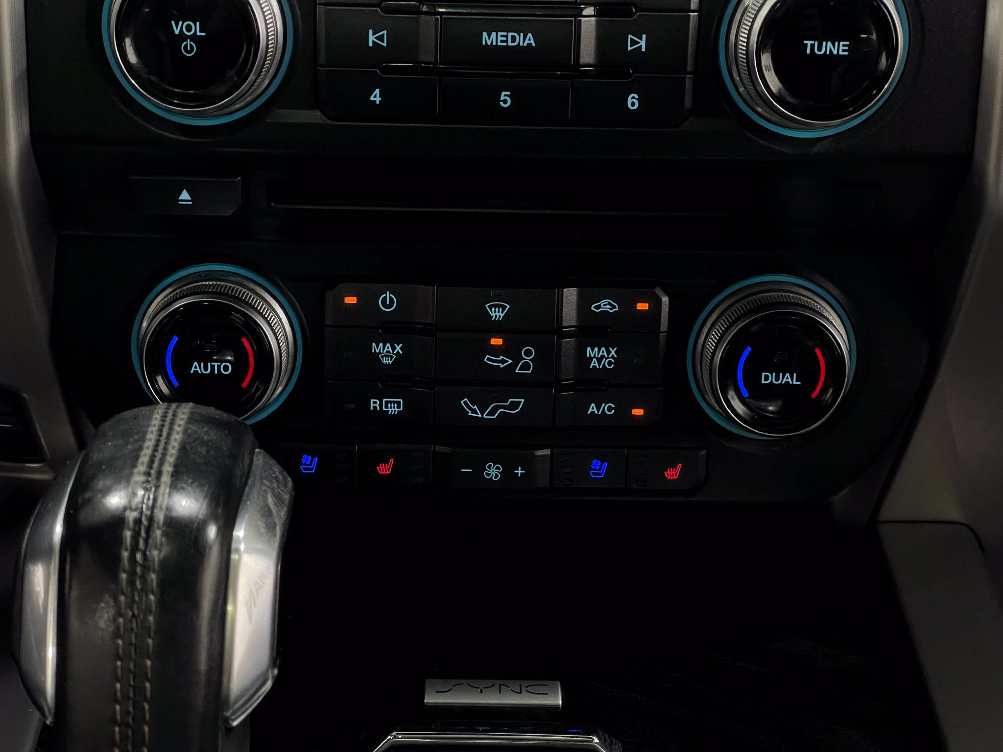 Used 2018 Ford F150 Platinum w/ Equipment Group 701A Luxury AWD/4WD image 25