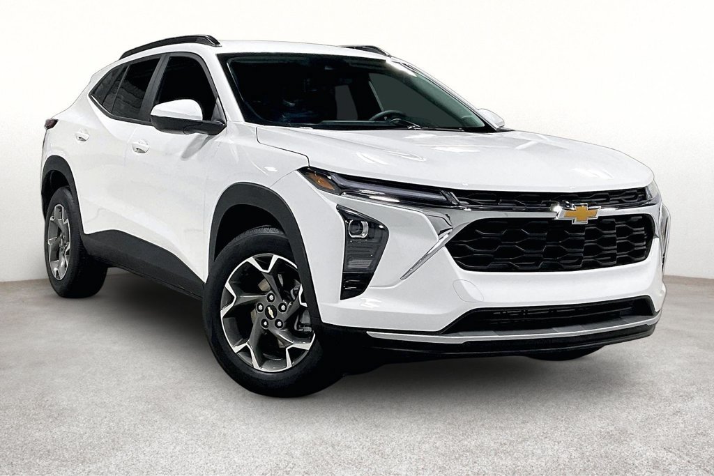 Used 2026 Chevrolet Trax LT FWD image 1