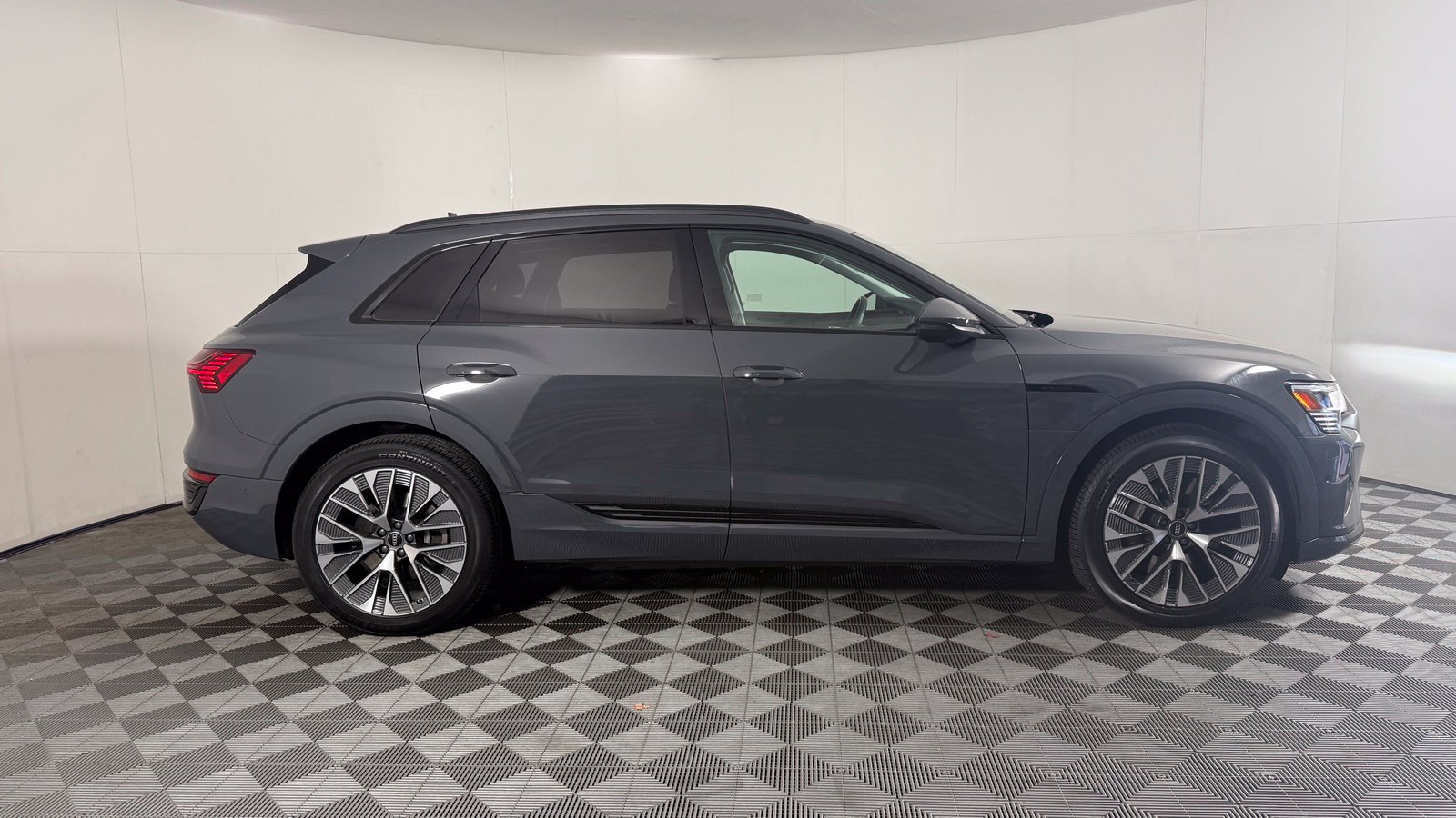 Used 2024 Audi Q8 e-tron Prestige w/ Prestige Package AWD/4WD image 8