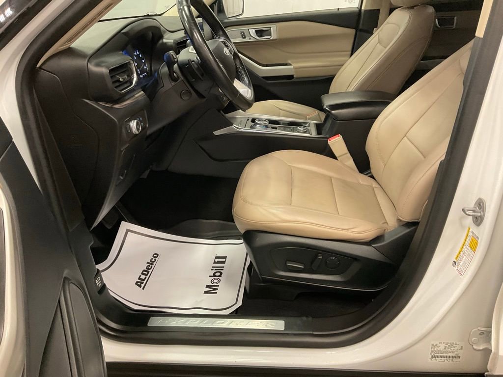 Used 2021 Ford Explorer Limited w/ Equipment Group 301A image 3