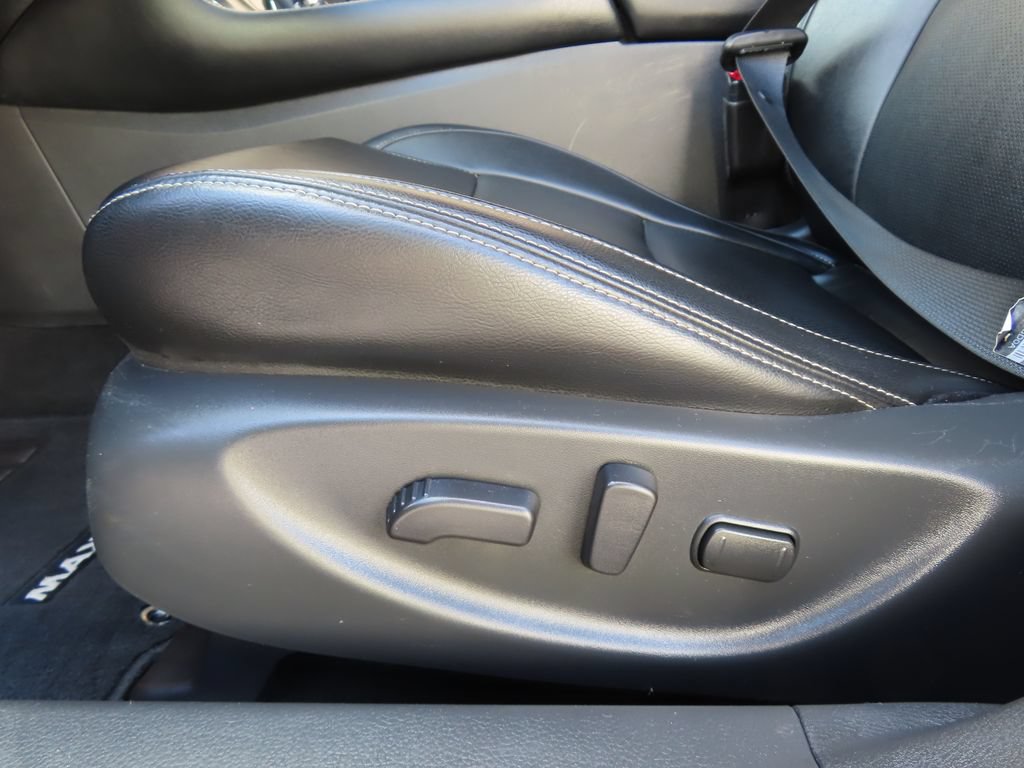 Used 2023 Nissan Maxima SL FWD image 8