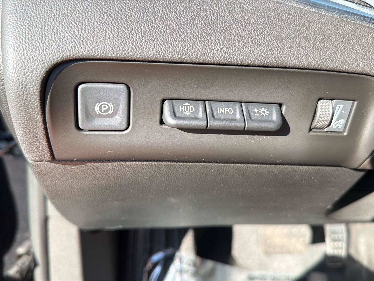 Used 2022 Buick Enclave Premium w/ LPO, Touring Package FWD image 20