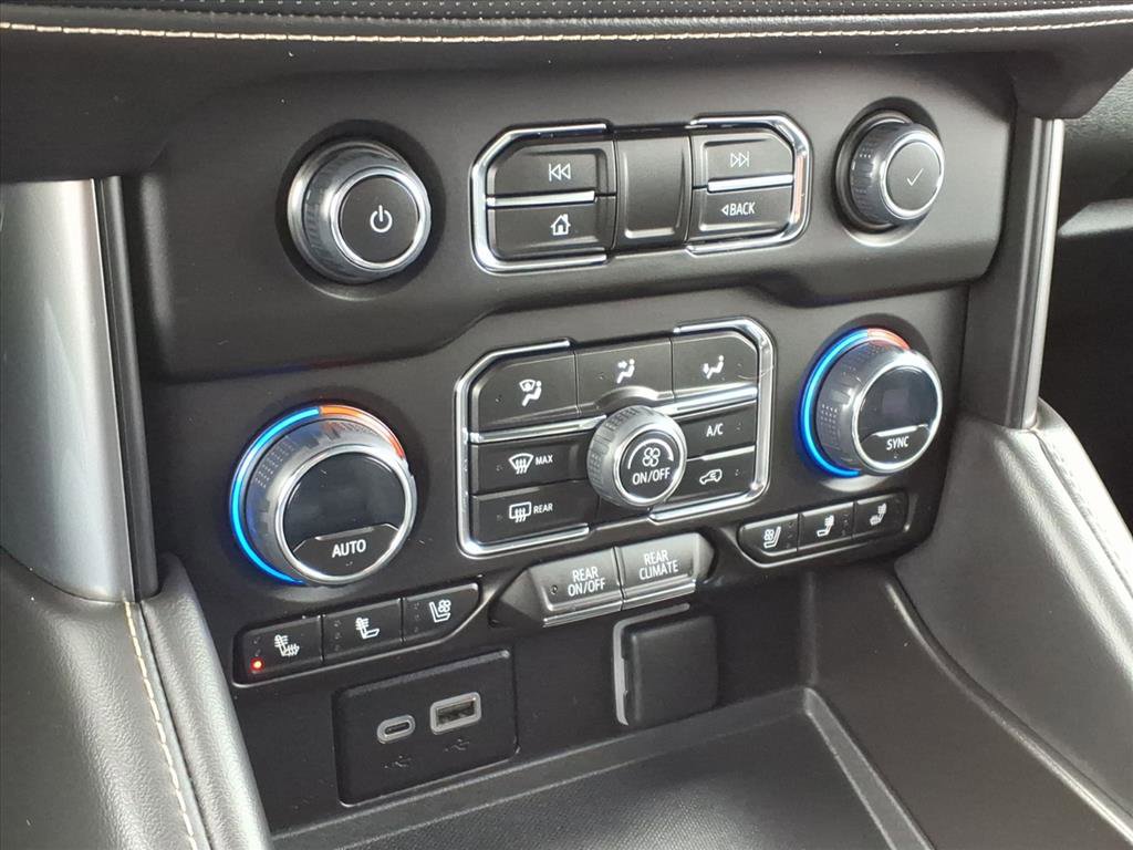 Used 2023 Chevrolet Suburban Premier image 13