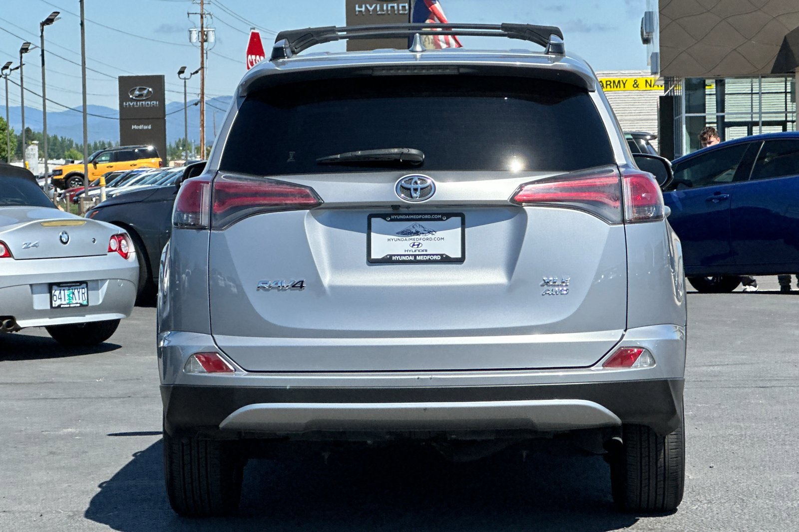 Used 2018 Toyota RAV4 XLE AWD/4WD image 5