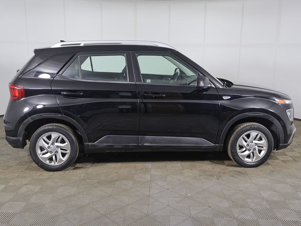 Used 2020 Hyundai Venue SEL FWD image 11