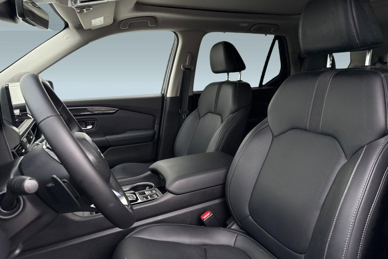 Certified 2024 Honda Pilot Touring image 5