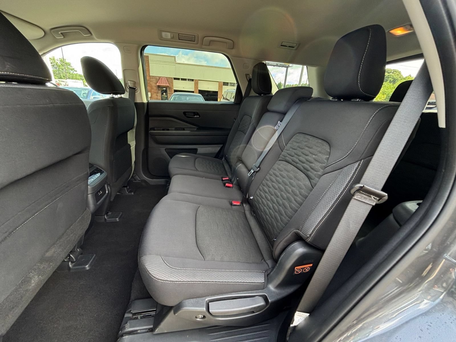 Used 2025 Nissan Pathfinder SV FWD image 28