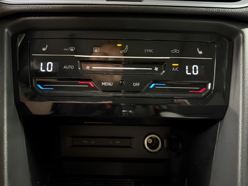 Used 2025 Volkswagen Taos SE image 24