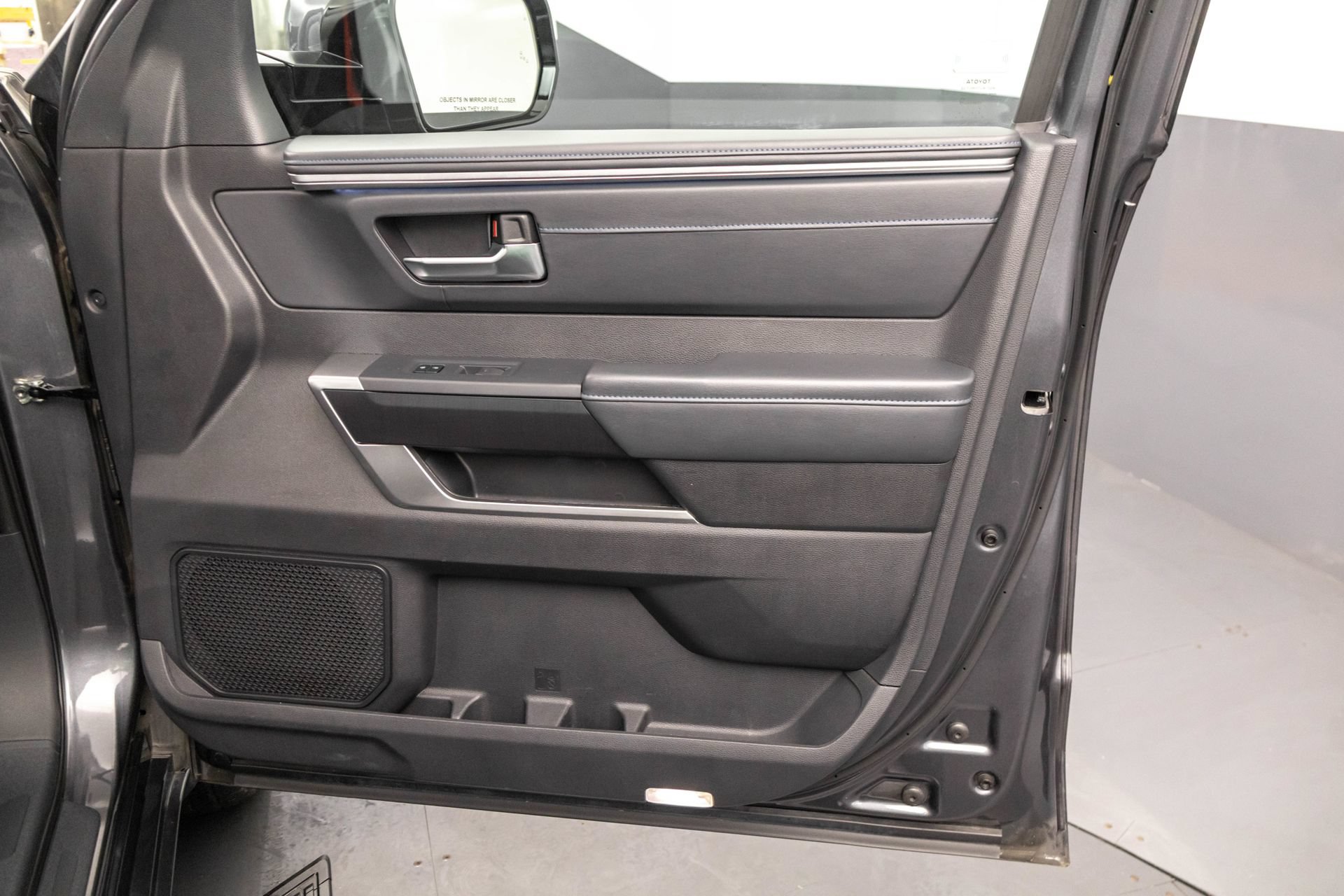 Used 2022 Toyota Tundra Platinum w/ Advanced Package AWD/4WD image 43