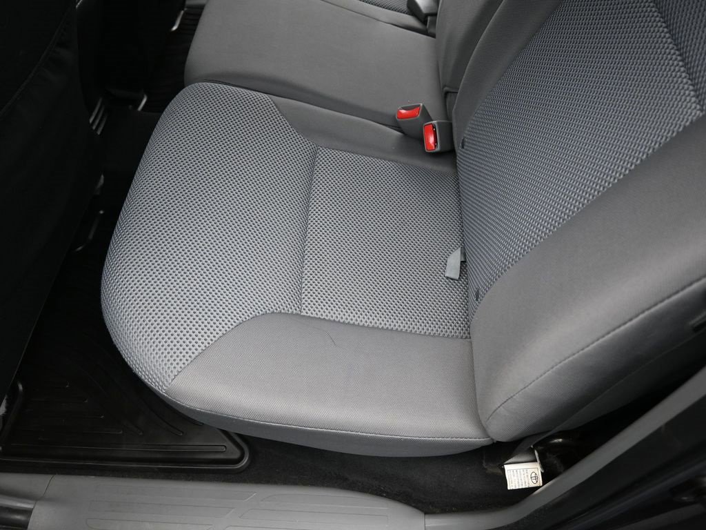 Used 2015 Toyota Tacoma Base image 24