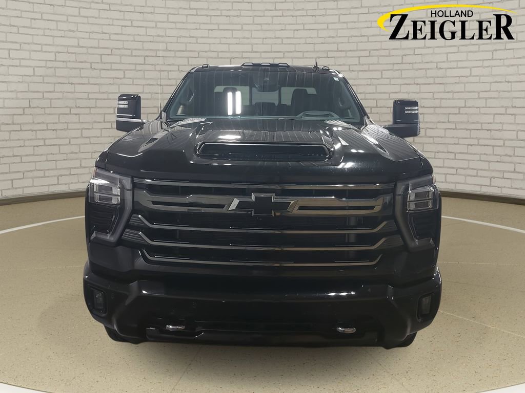 Used 2024 Chevrolet Silverado 3500 High Country w/ High Country Premium Package image 2