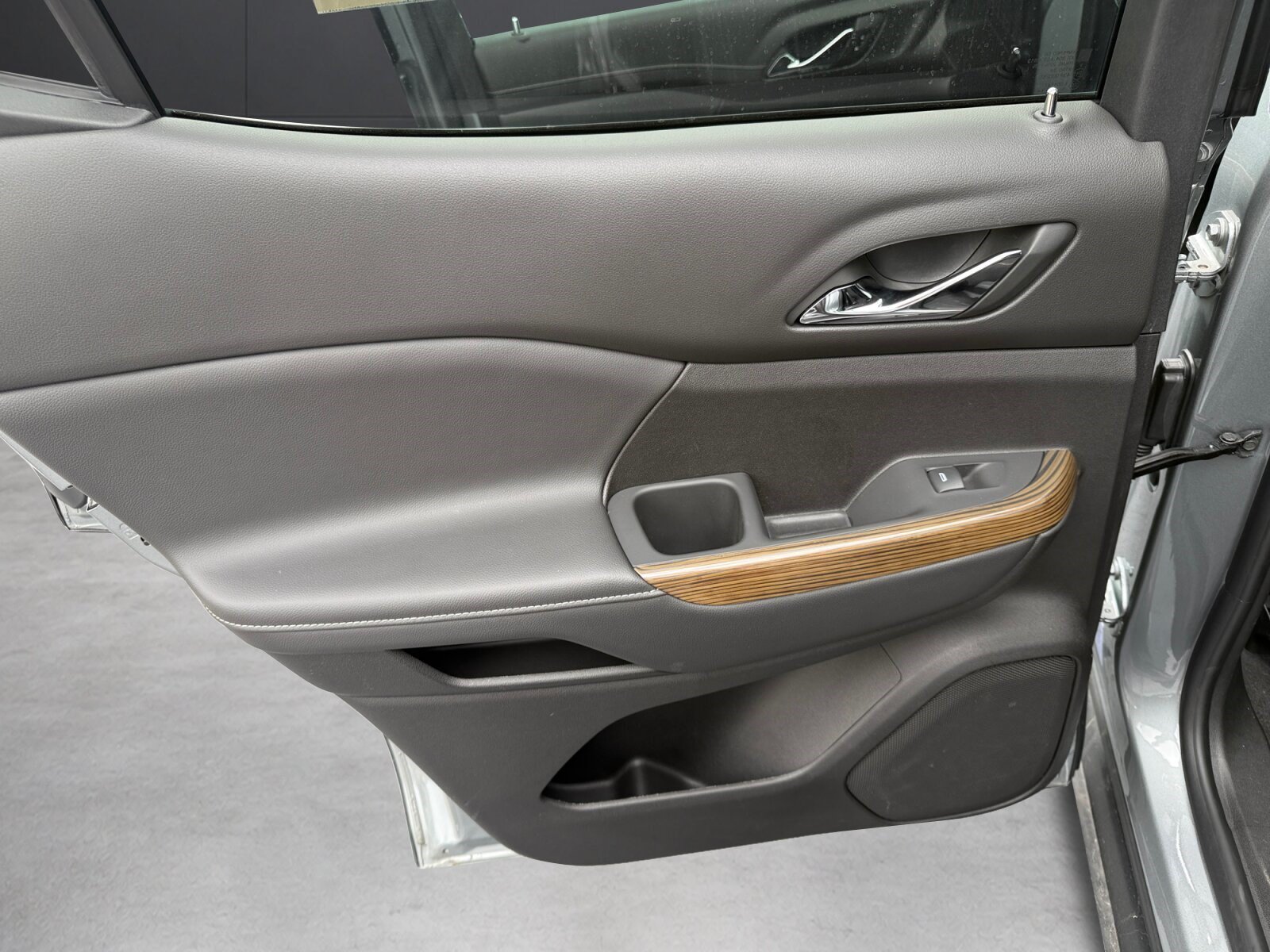 Used 2023 GMC Acadia SLE AWD/4WD image 20