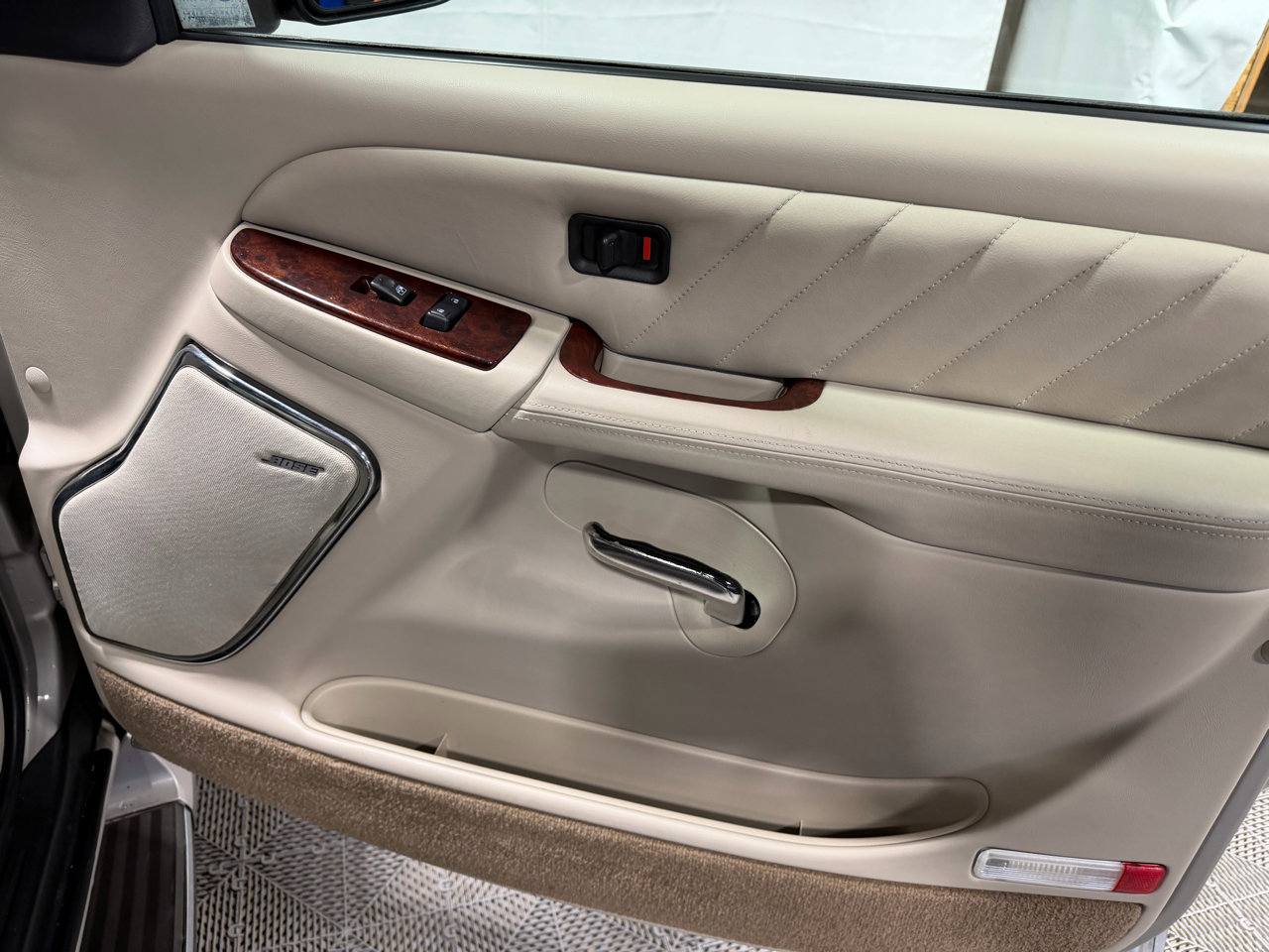 Used 2004 Cadillac Escalade ESV Platinum image 13