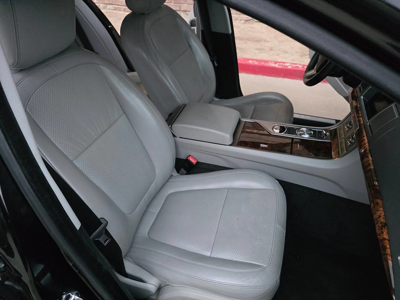 Used 2011 Jaguar XF Portfolio image 11