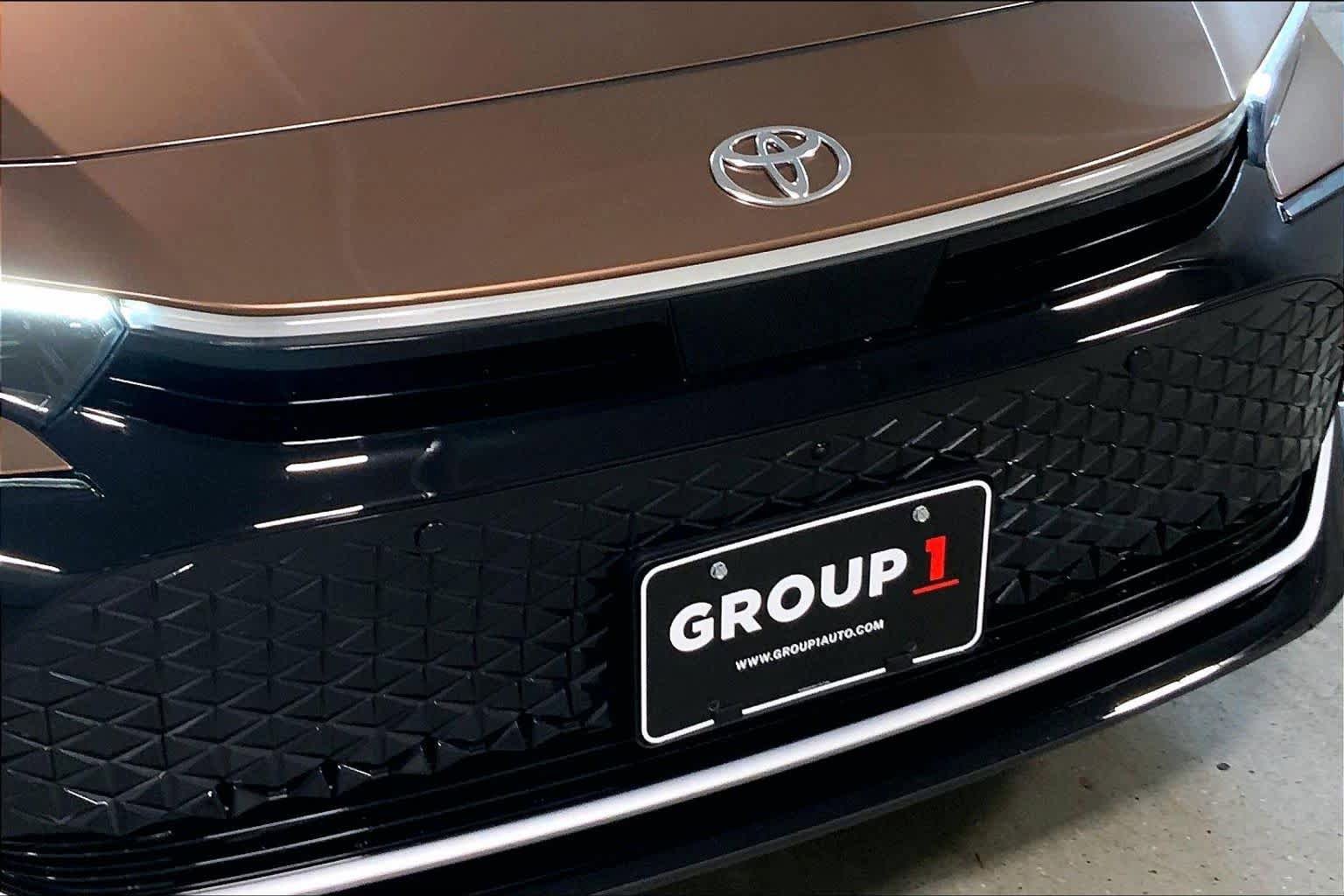 Used 2025 Toyota Crown Limited w/ Advanced Technology Package AWD/4WD image 32