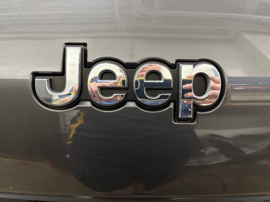 Used 2022 Jeep Grand Cherokee L Overland AWD/4WD image 35