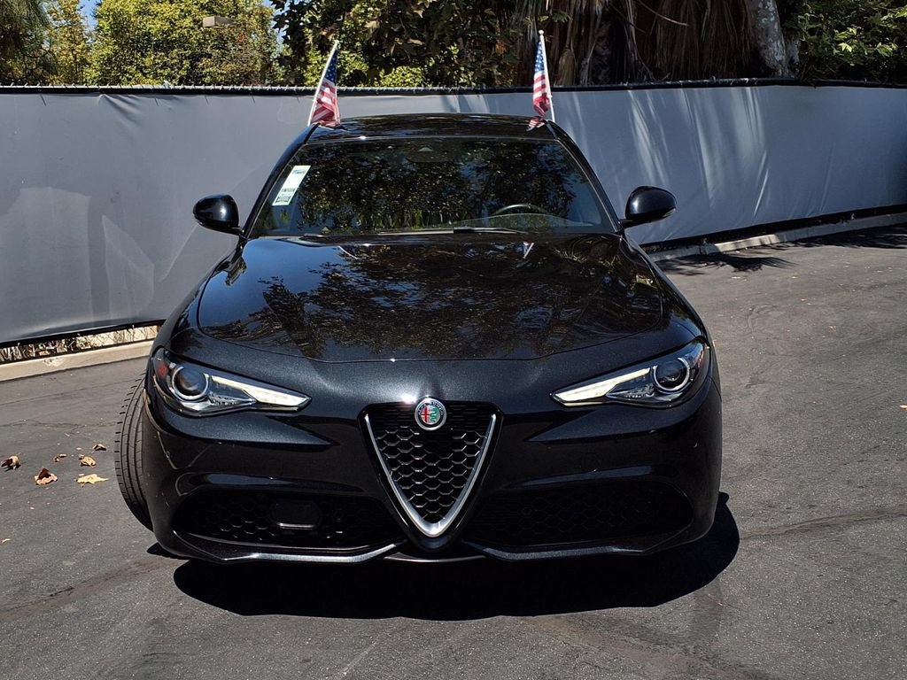 Used 2022 Alfa Romeo Giulia Ti RWD image 2