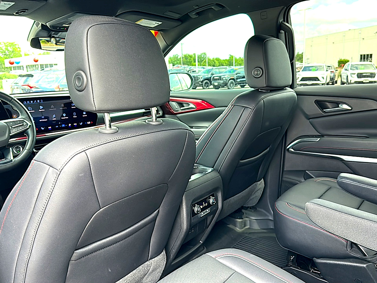 Used 2025 Chevrolet Traverse Z71 AWD/4WD image 18