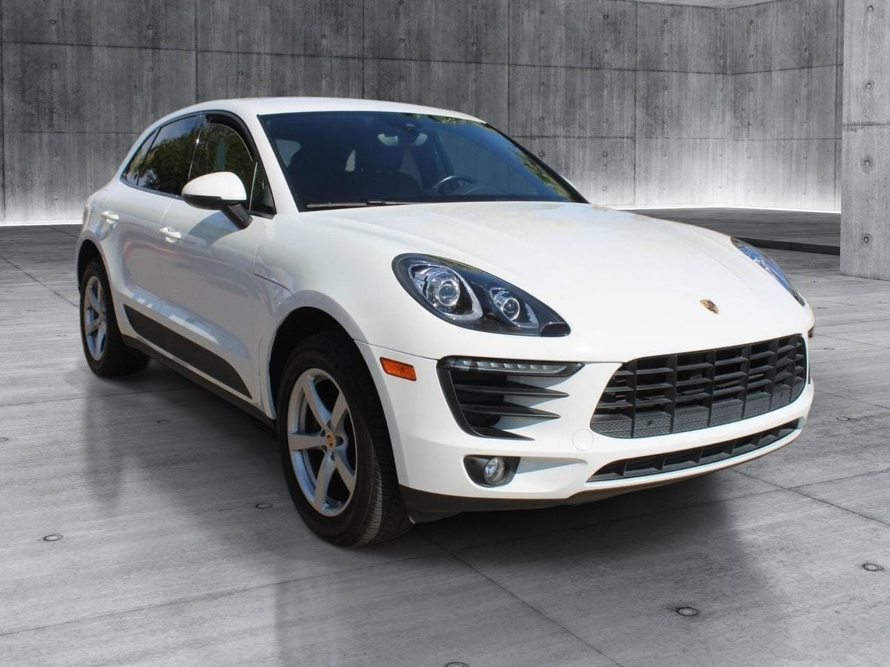 Used 2017 Porsche Macan AWD/4WD image 8