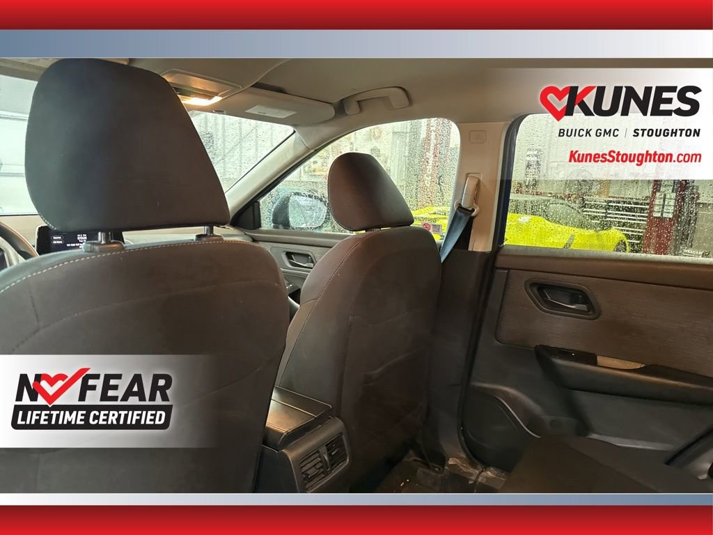Used 2023 Nissan Rogue S image 34