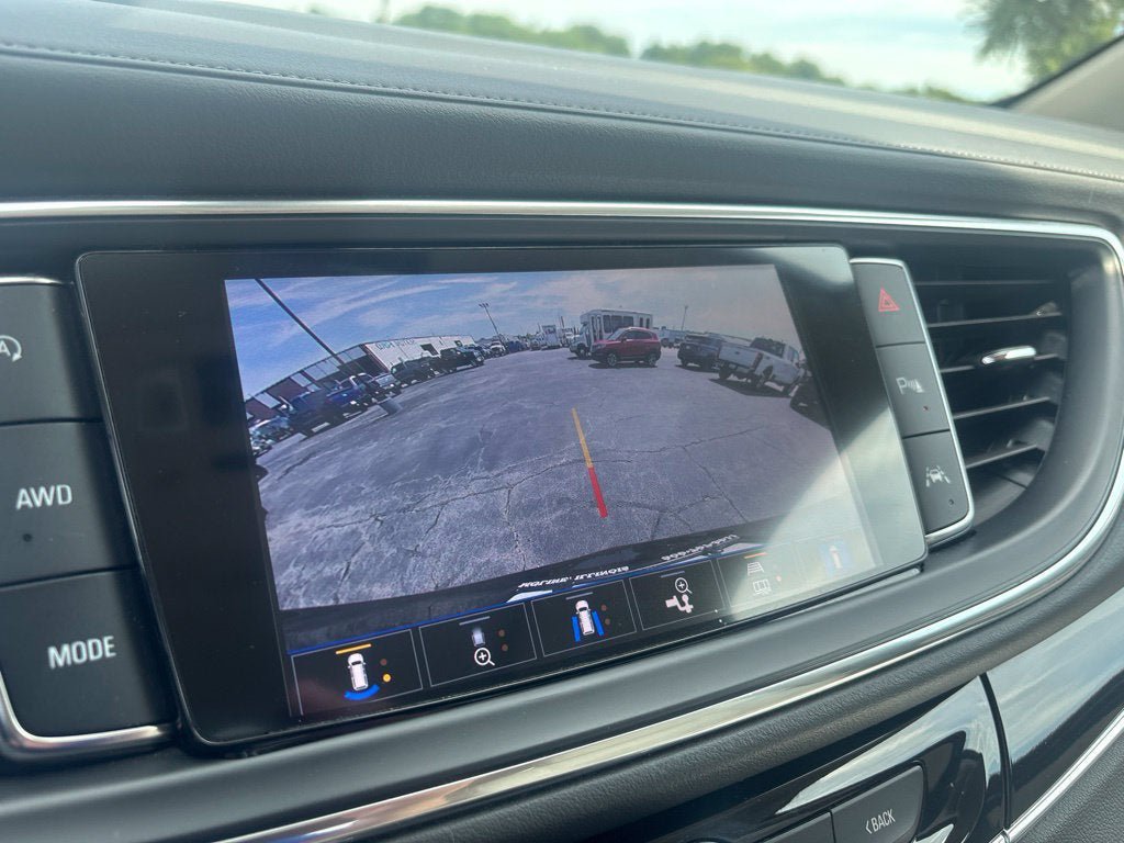 Used 2022 Buick Enclave Avenir w/ Avenir Technology Package AWD/4WD image 2